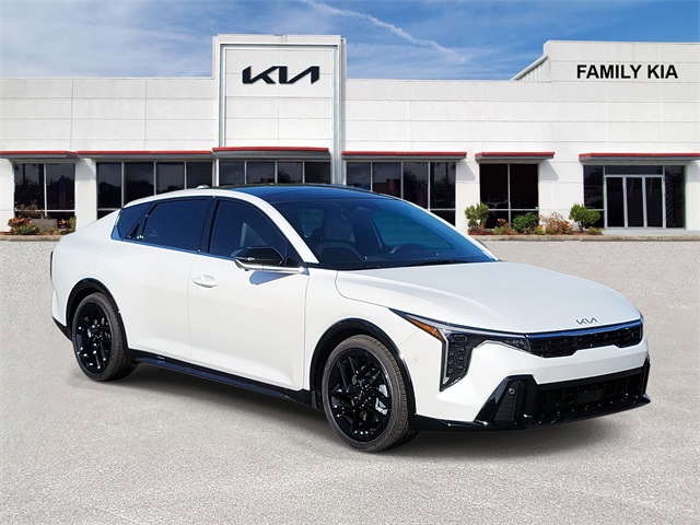 2025 Kia K4 GT-Line Turbo's photo