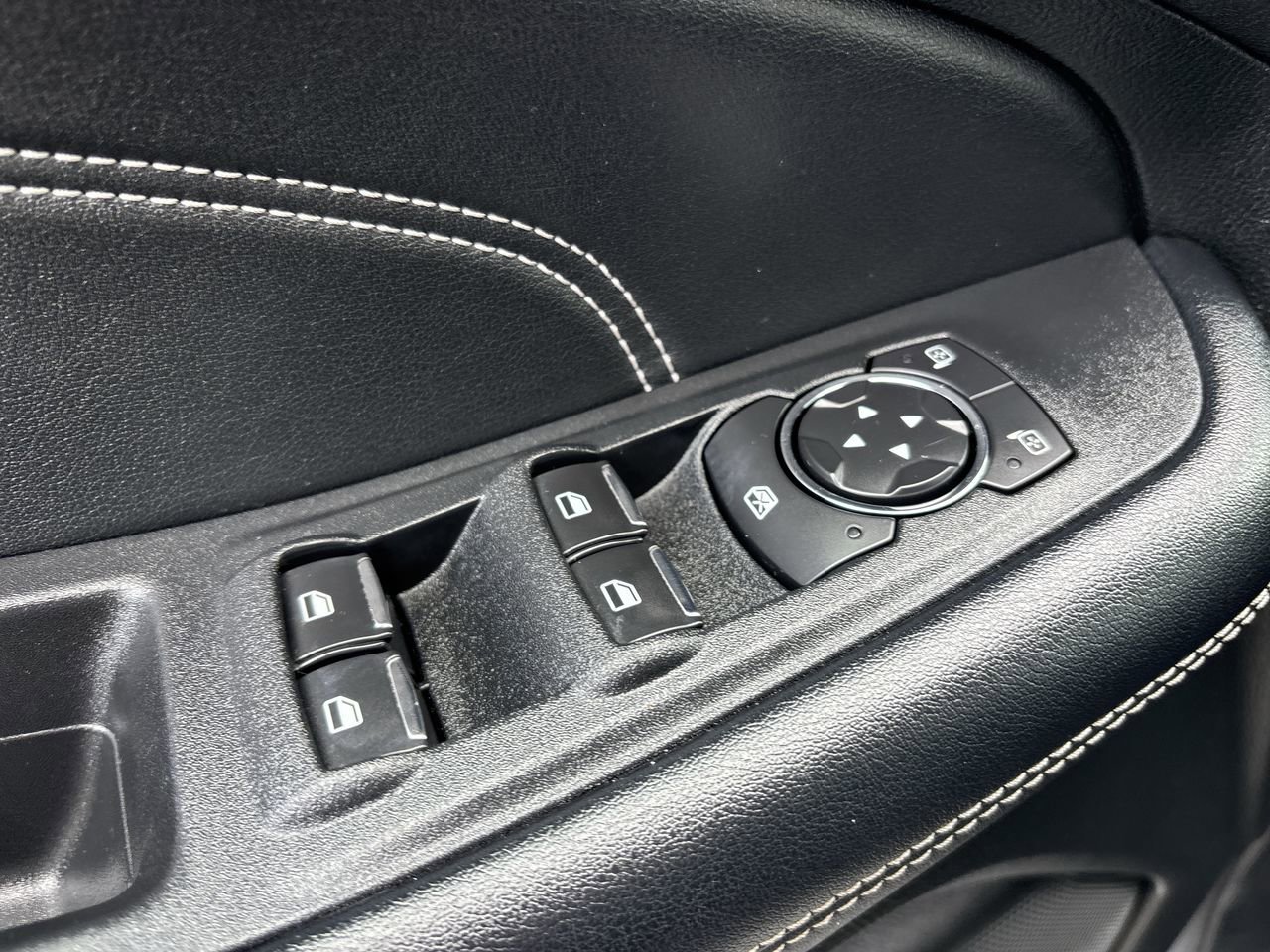 2022 Ford Edge Titanium photo 13