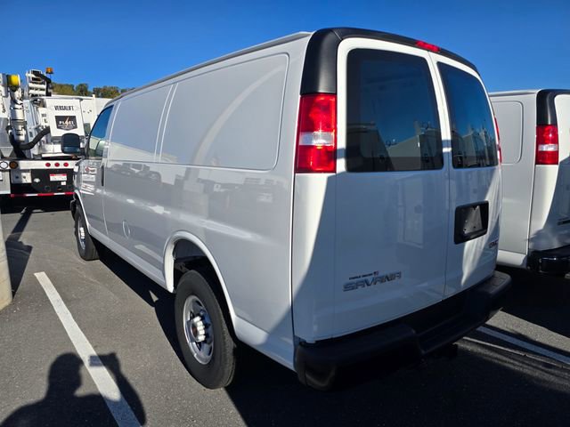 2025 Gmc Savana Cargo 2500 photo 2