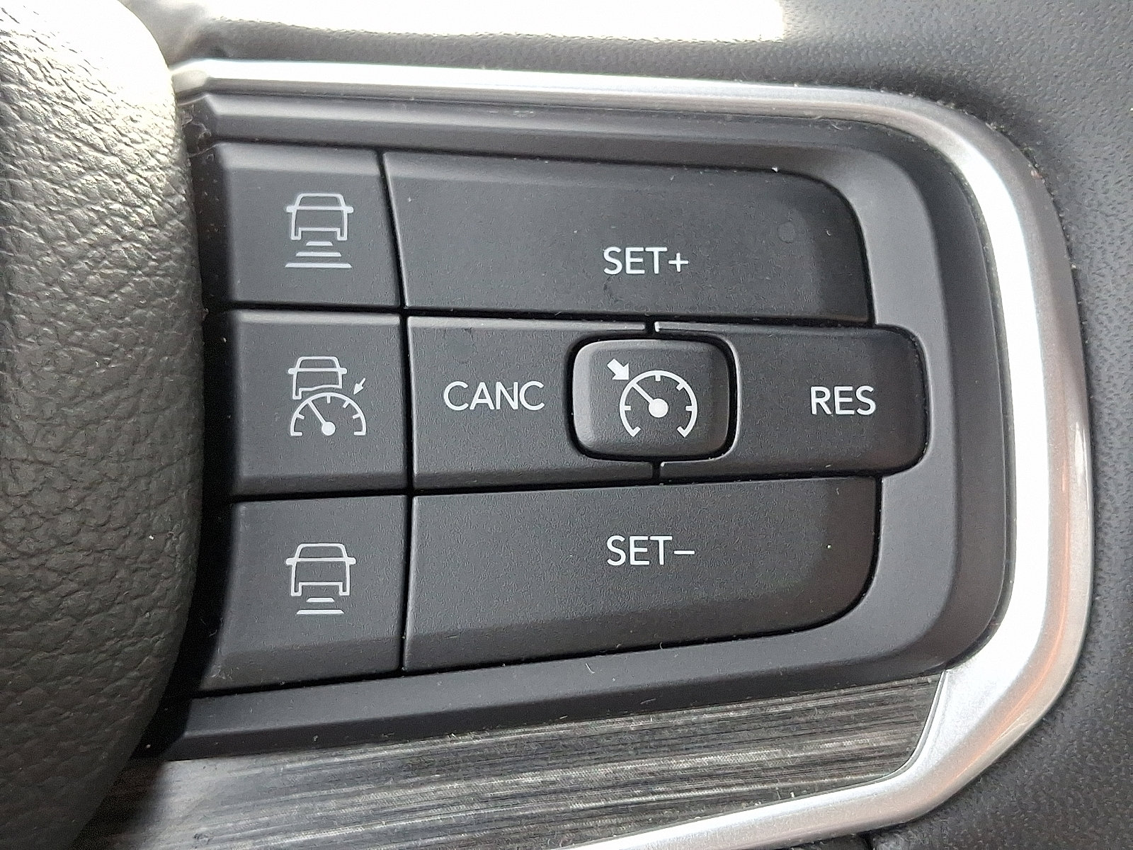 2024 Jeep Wagoneer L Series II photo 18