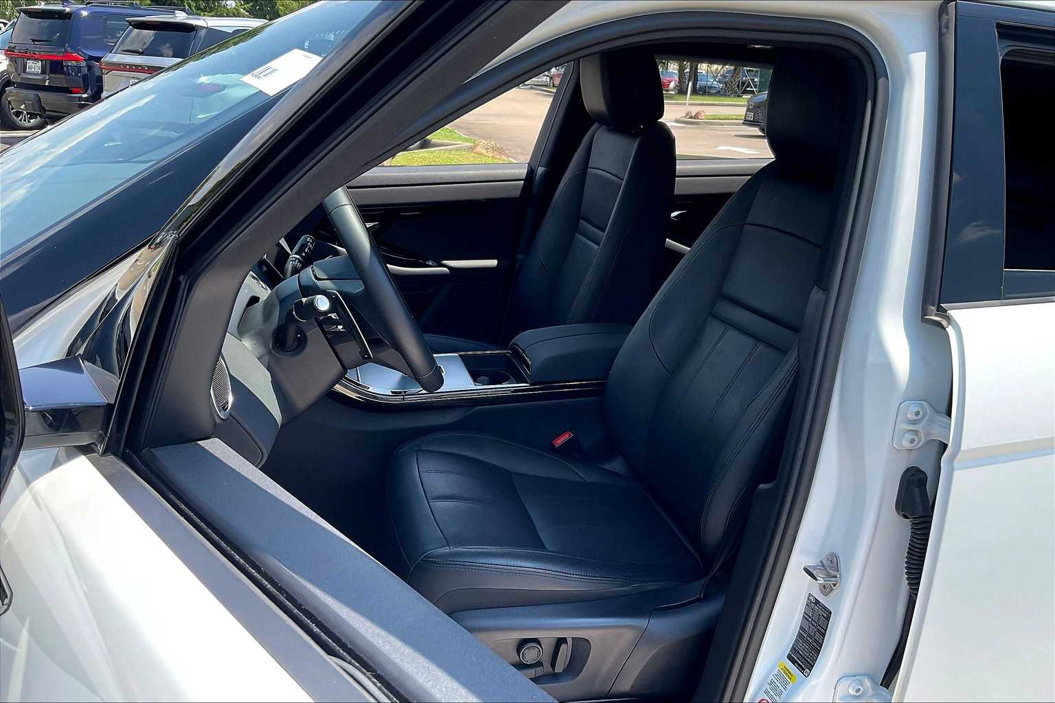 2024 Land Rover Range Rover Evoque S photo 4