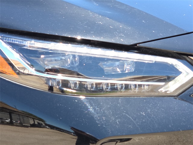 2023 Nissan Sentra SR photo 2