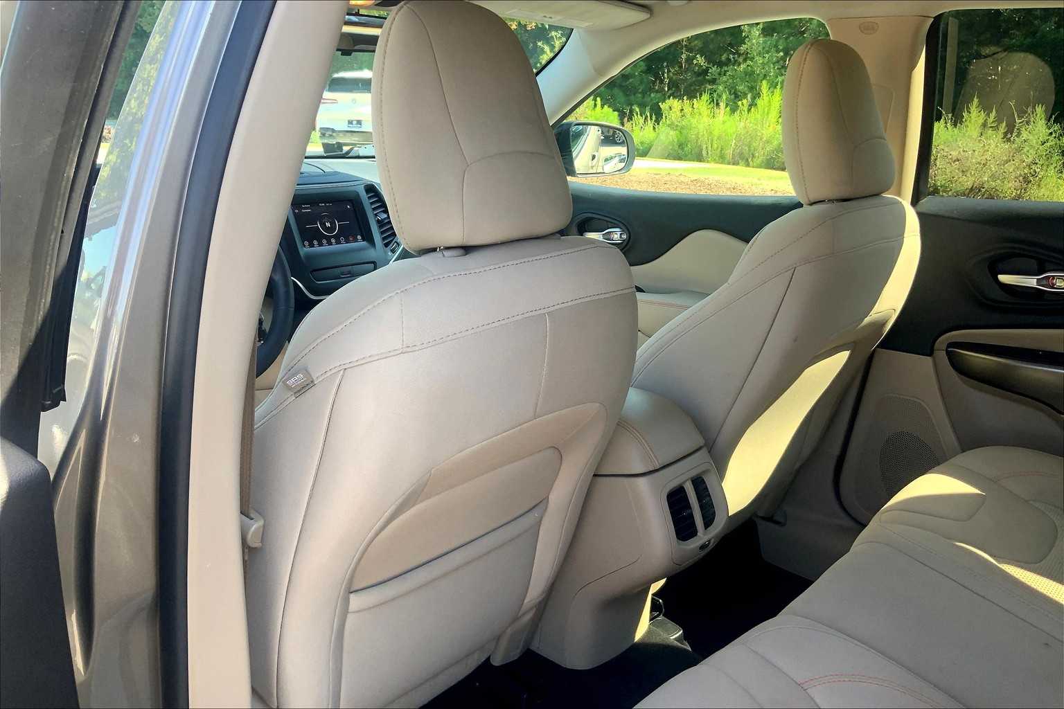 2020 Jeep Cherokee Latitude photo 21