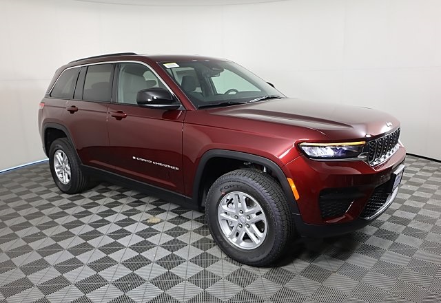 2025 Jeep Grand Cherokee Laredo photo 2