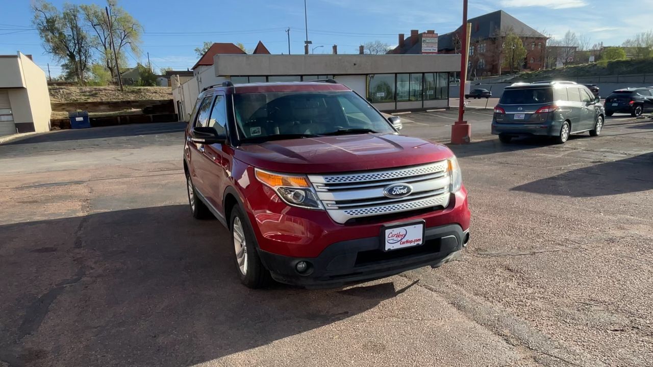 Used 2014 Maroon Ford XLT Sport Utility 4D image 1