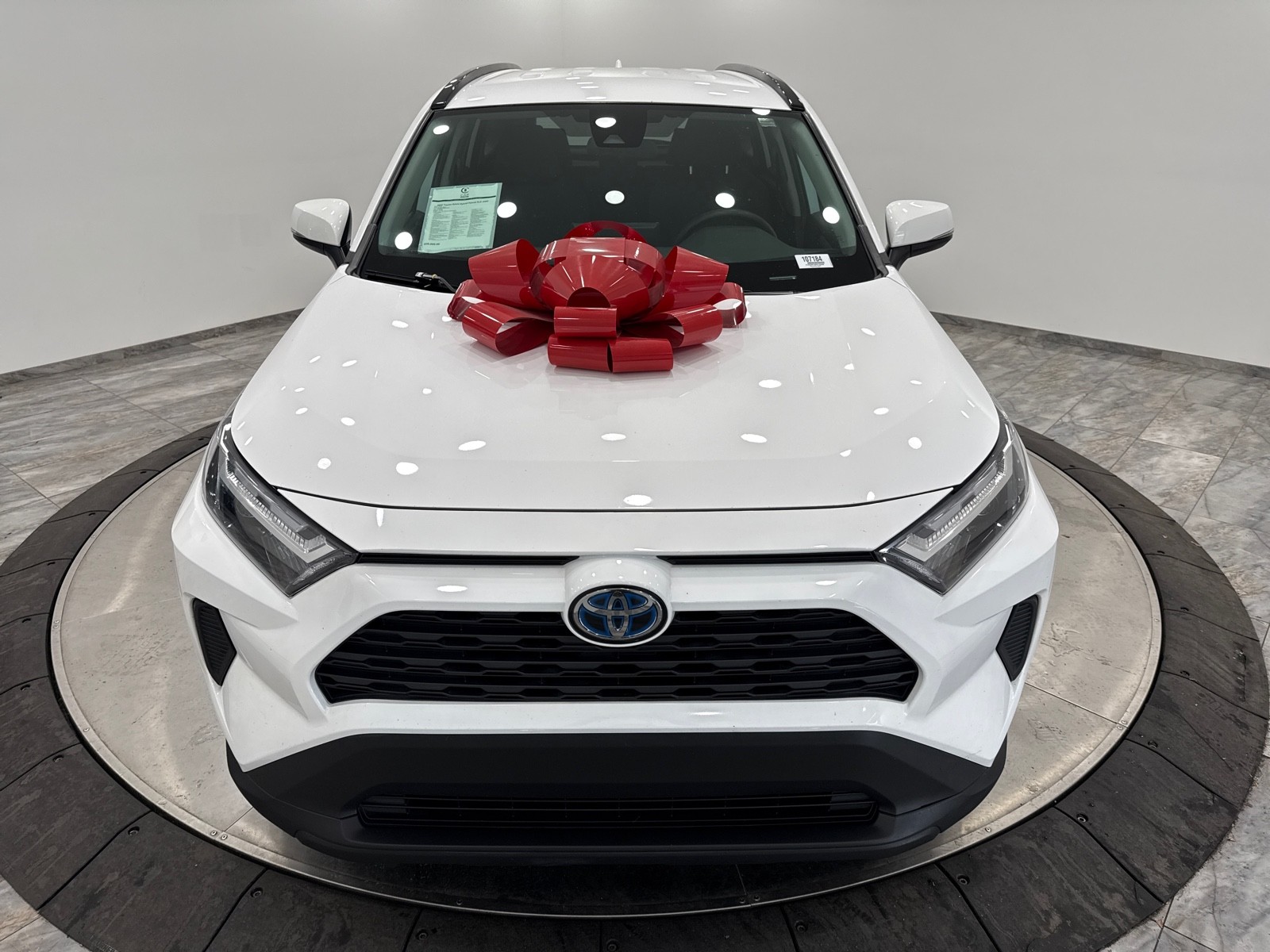 2024 Toyota RAV4 Hybrid XLE photo 2