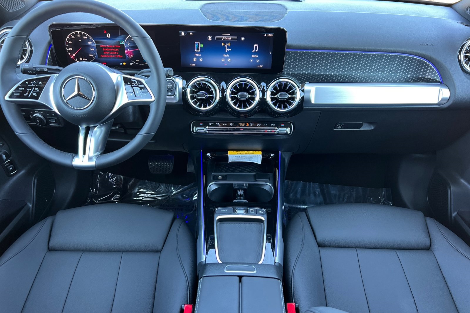 2025 Mercedes Benz GLB 250 4MATIC photo 3