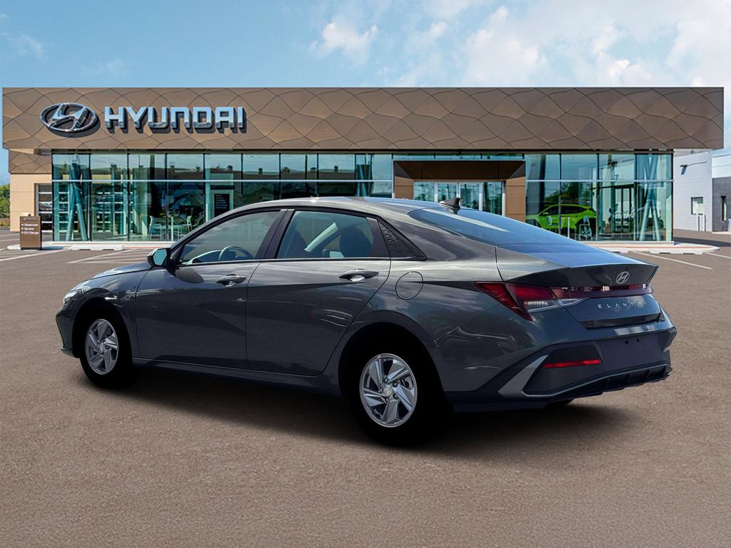 2026 Hyundai Elantra SE photo 2