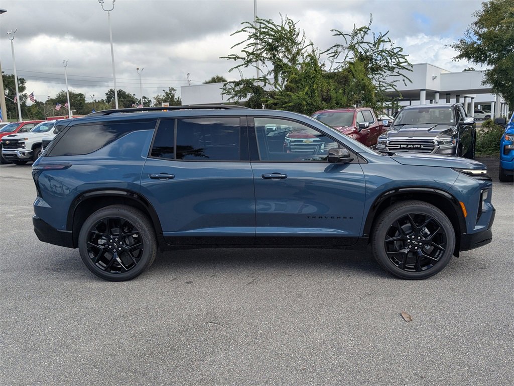2026 Chevrolet Traverse RS photo 2