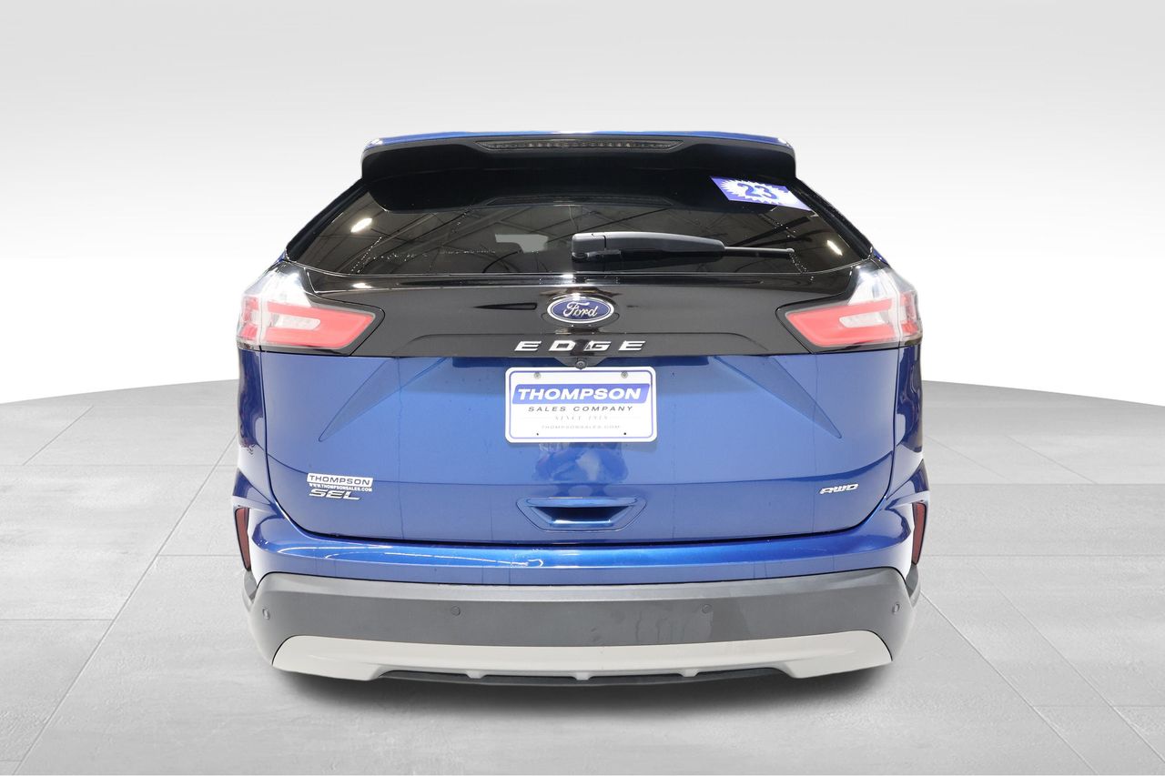 2023 Ford Edge SEL photo 2