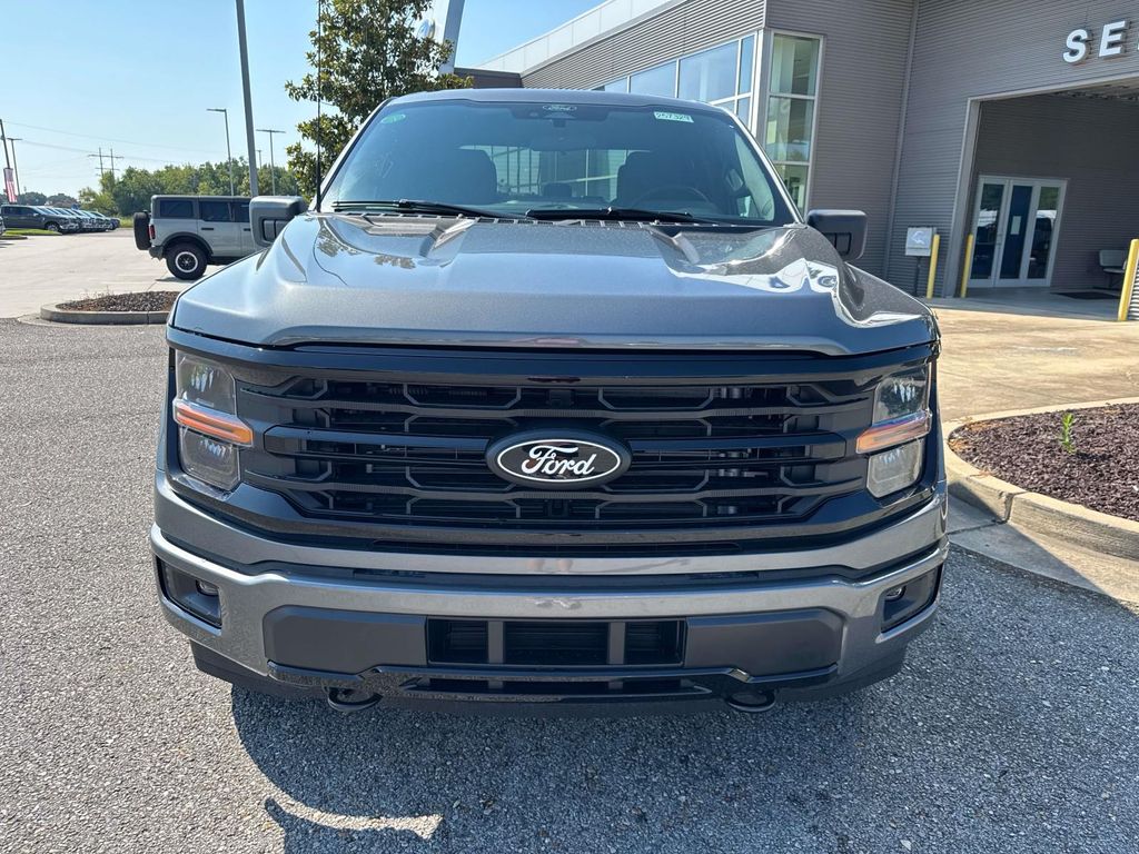 2025 Ford F-150 XLT photo 2