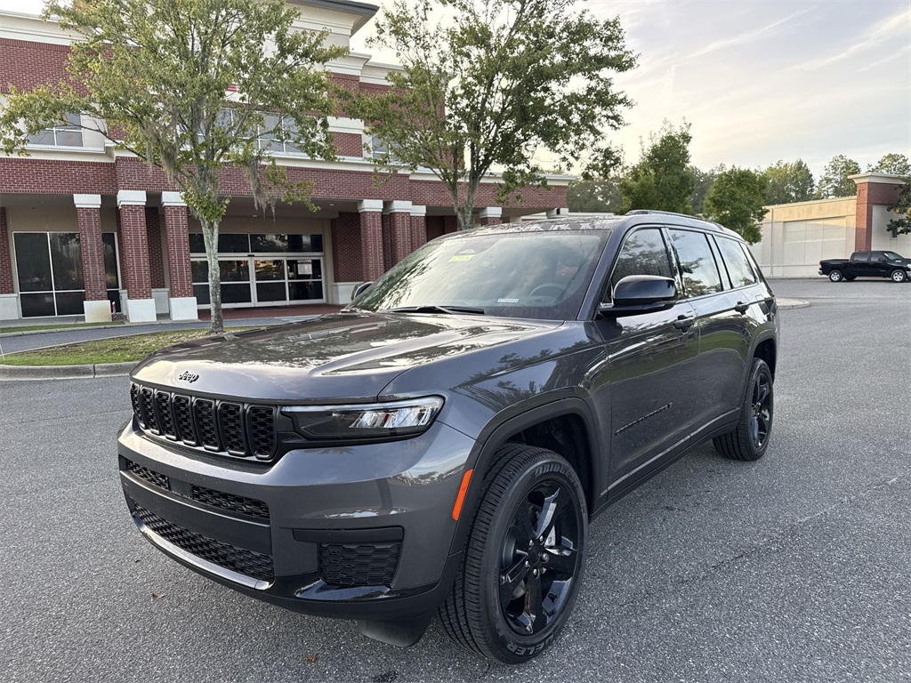 2025 Jeep Grand Cherokee Altitude photo 7