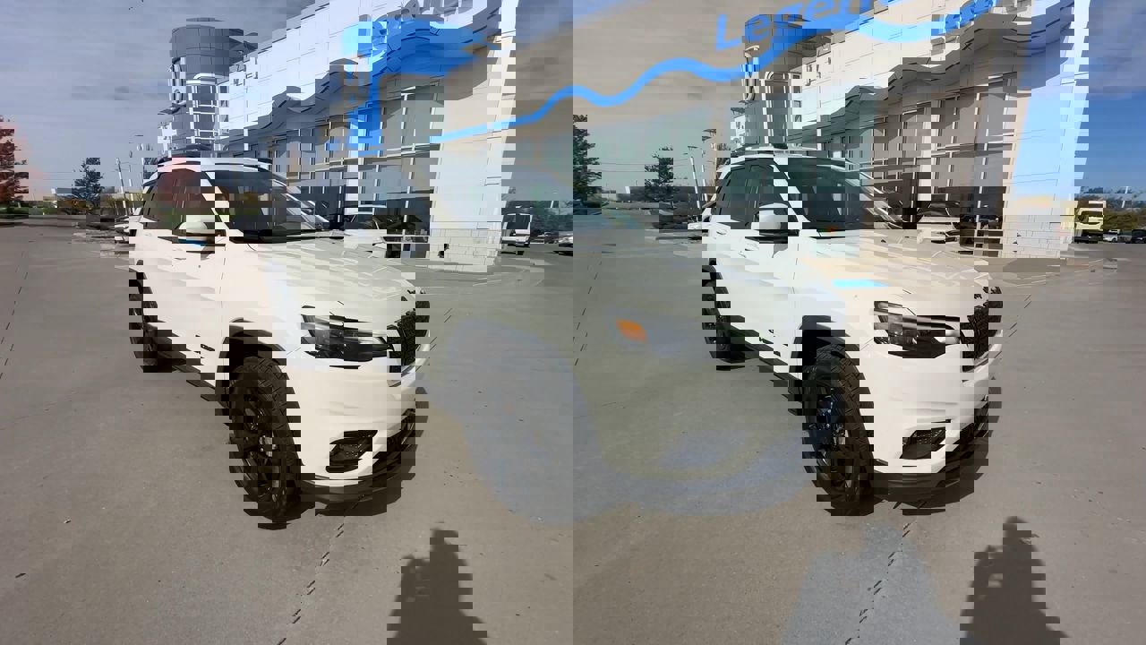 Used 2019 Jeep Cherokee Altitude with VIN 1C4PJMLN6KD355244 for sale in Kansas City