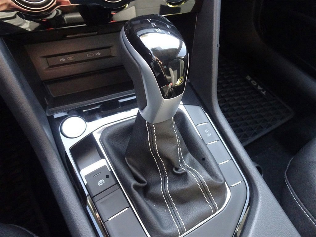 2024 Volkswagen Taos SE photo 13