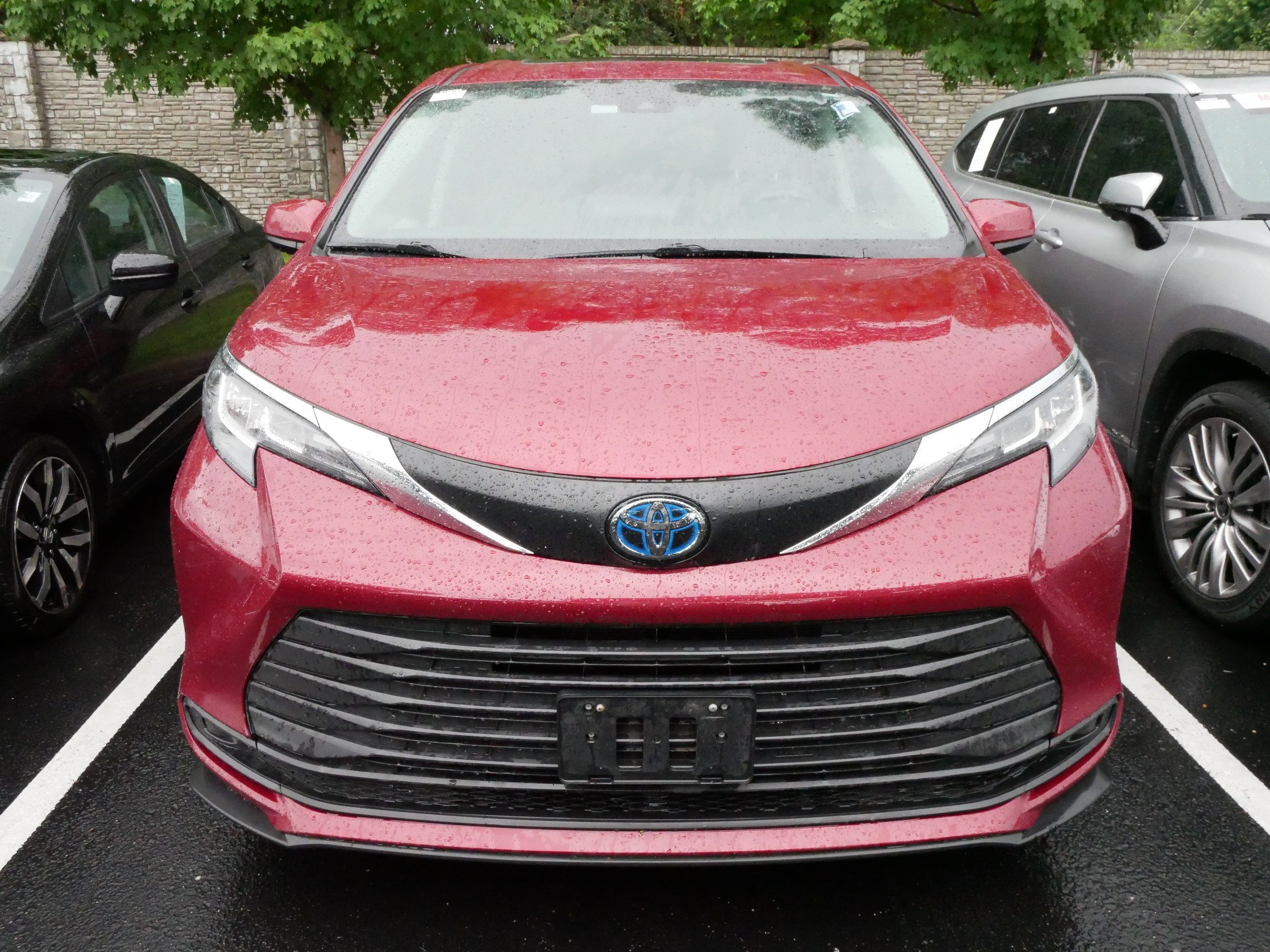 Certified 2021 Toyota Sienna LE with VIN 5TDBSKFC4MS020660 for sale in Brooklyn Center, Minnesota