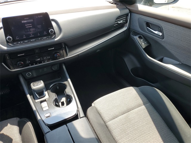 2022 Nissan Rogue SV photo 12