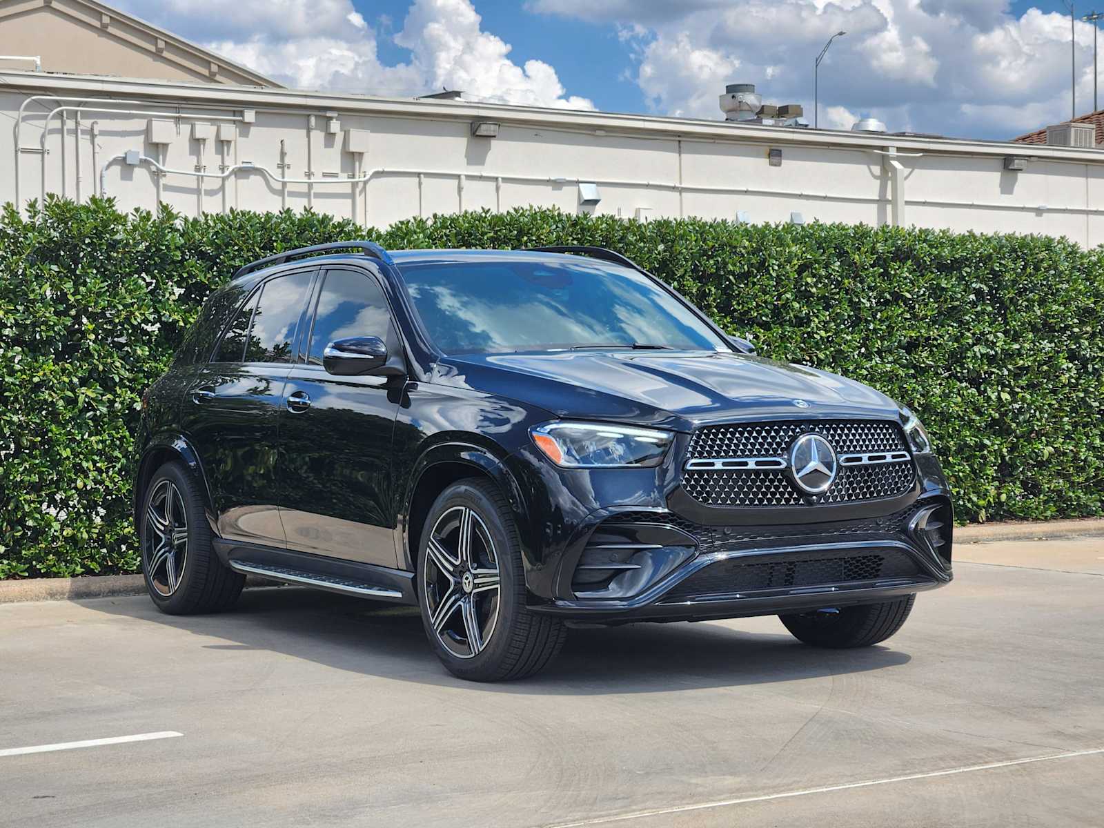 2026 Mercedes Benz GLE 580 4MATIC photo 2