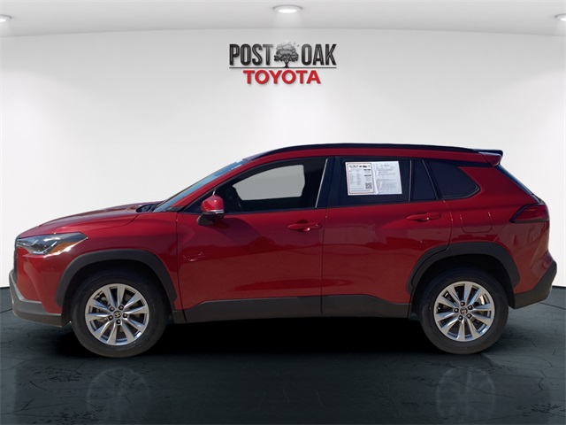 2023 Toyota Corolla Cross LE photo 3