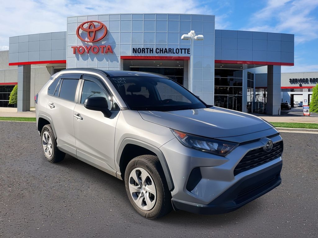 2020 Toyota RAV4 LE's photo