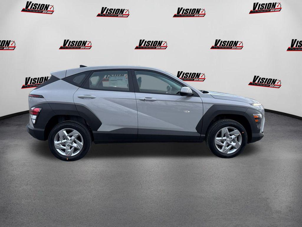 2026 Hyundai Kona SE photo 4