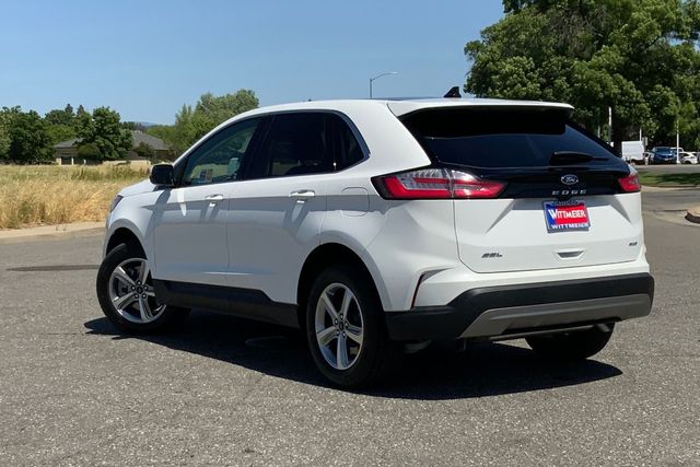 2023 Ford Edge SEL photo 2