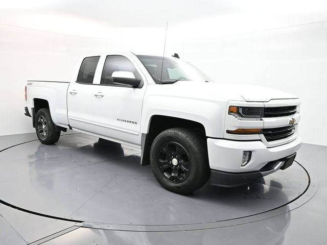 2017 Chevrolet Silverado 1500 LT photo 3