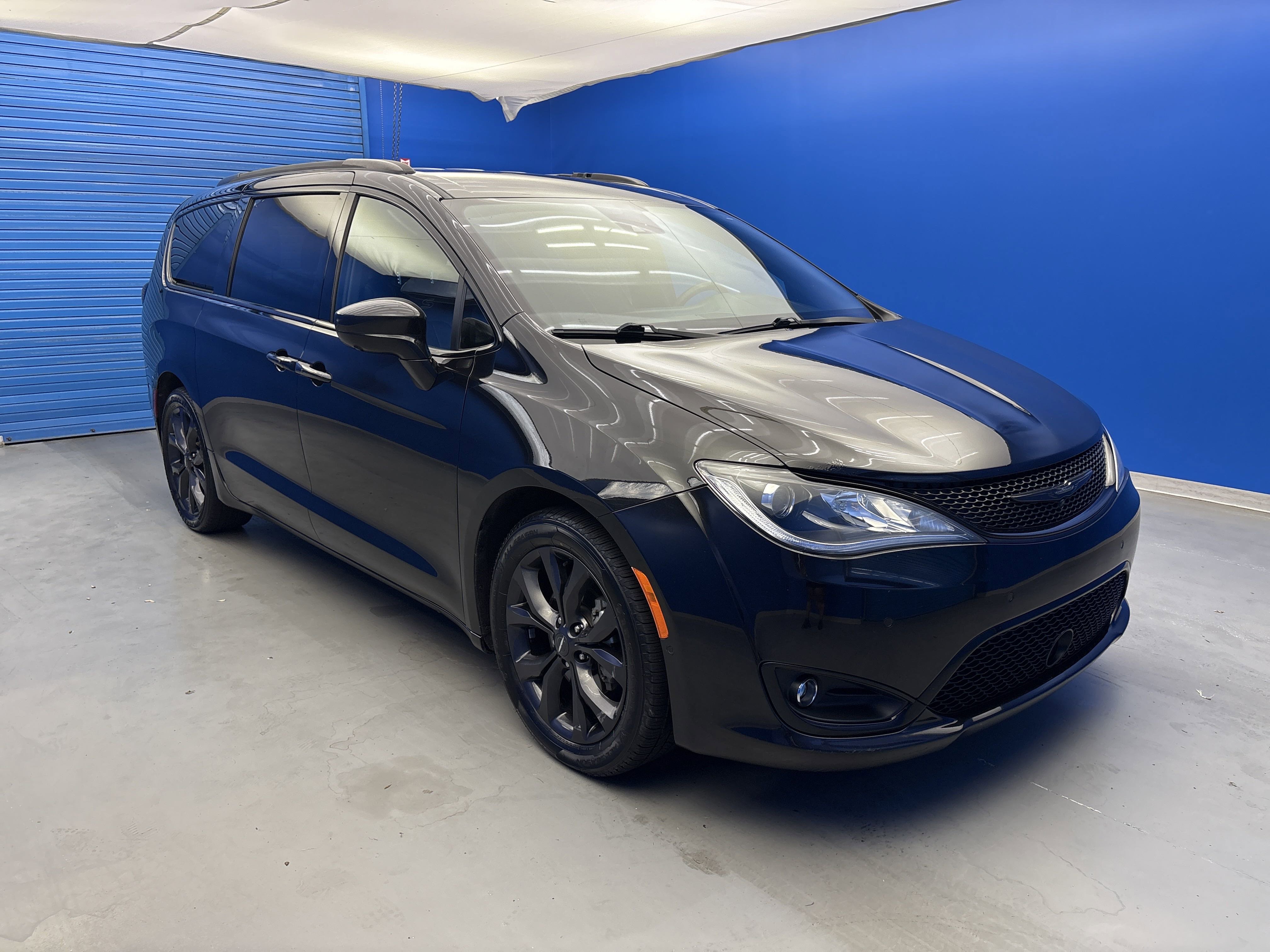 2020 Chrysler Pacifica Touring Plus photo 2