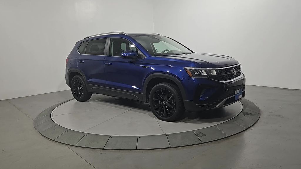 2024 Volkswagen Taos SE photo 4
