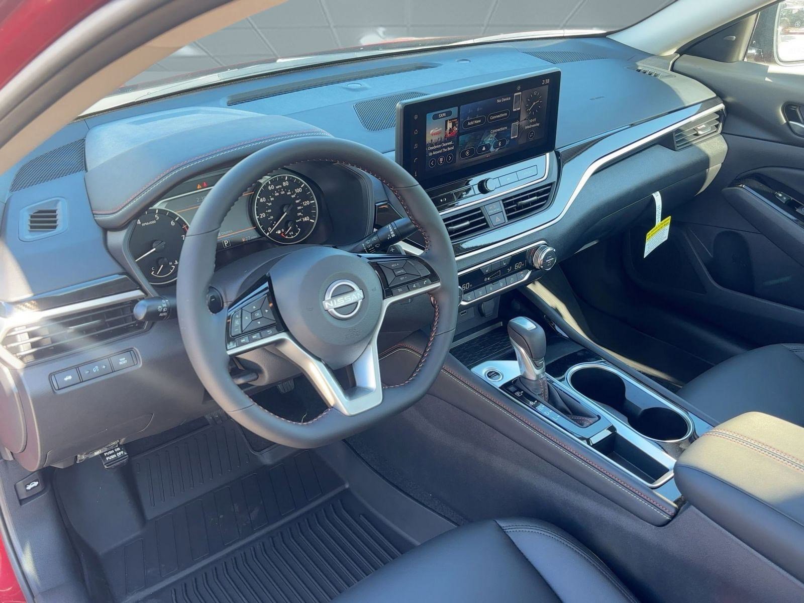 2025 Nissan Altima SR photo 4