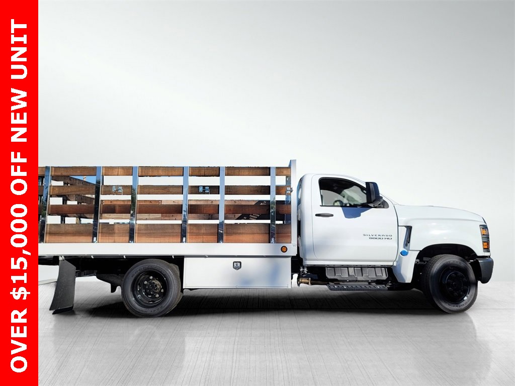2023 Chevrolet Silverado 5500HD Work Truck photo 3
