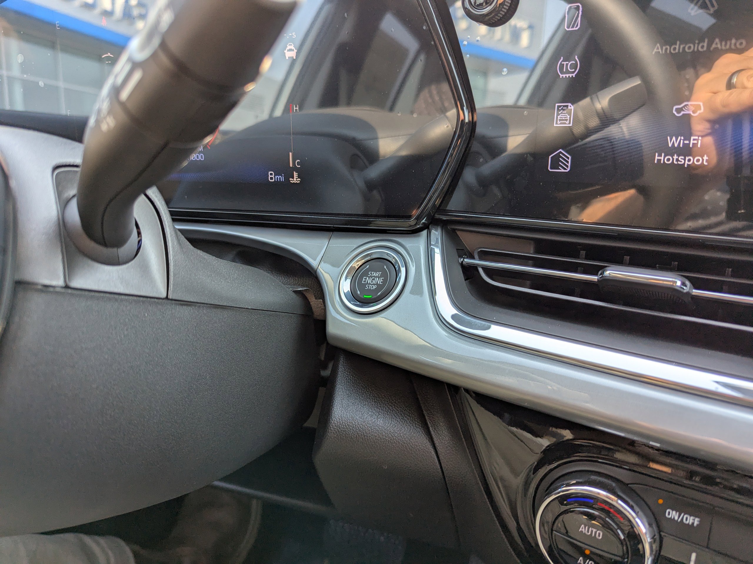 2025 Chevrolet Trax LT photo 16