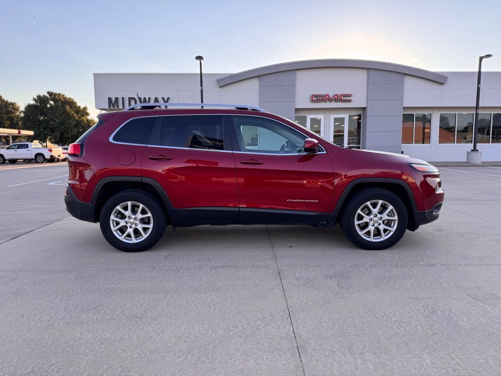Used 2017 Jeep Cherokee Latitude with VIN 1C4PJMCS6HW583568 for sale in Newton, KS