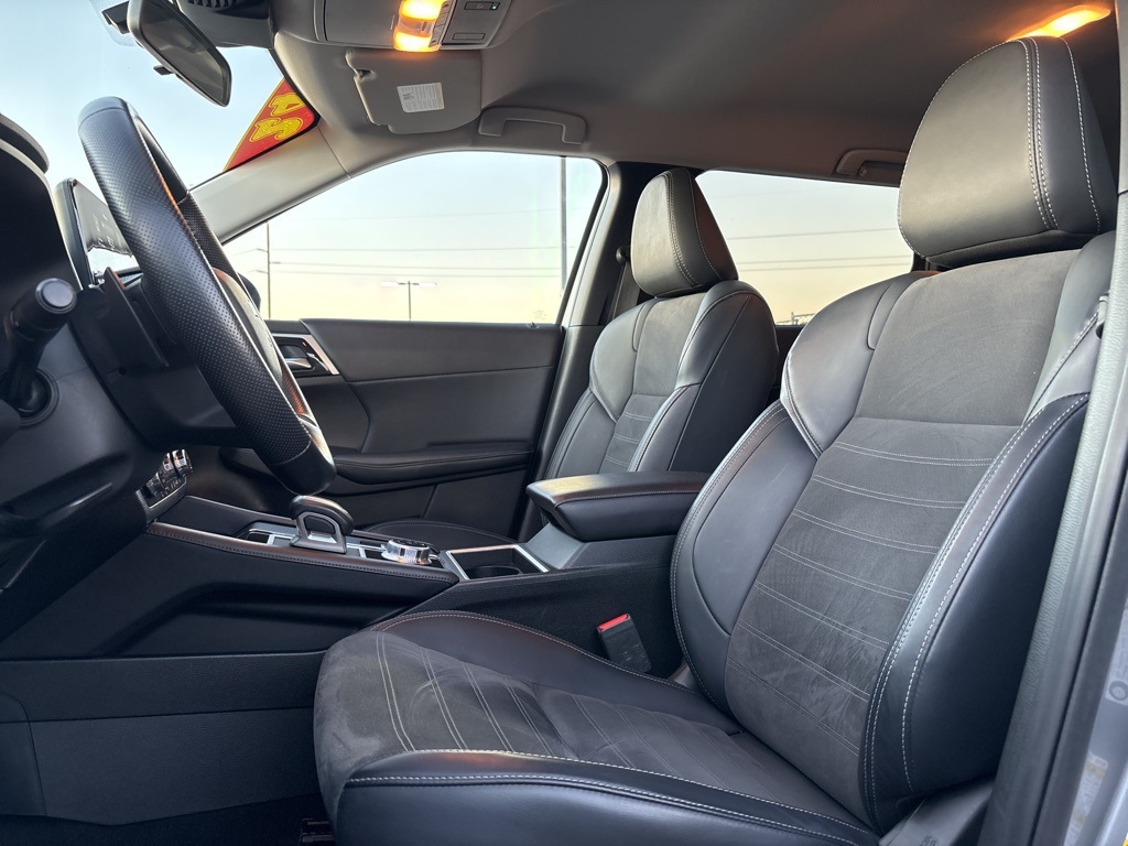 2024 Mitsubishi Outlander SE Black Edition photo 10