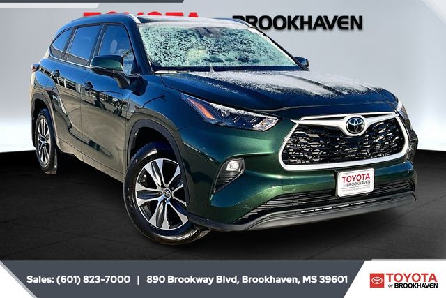 2024 Toyota Highlander XLE's photo