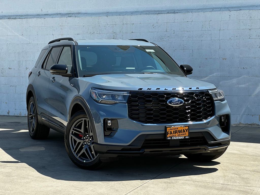 2025 Ford Explorer ST-Line photo 2