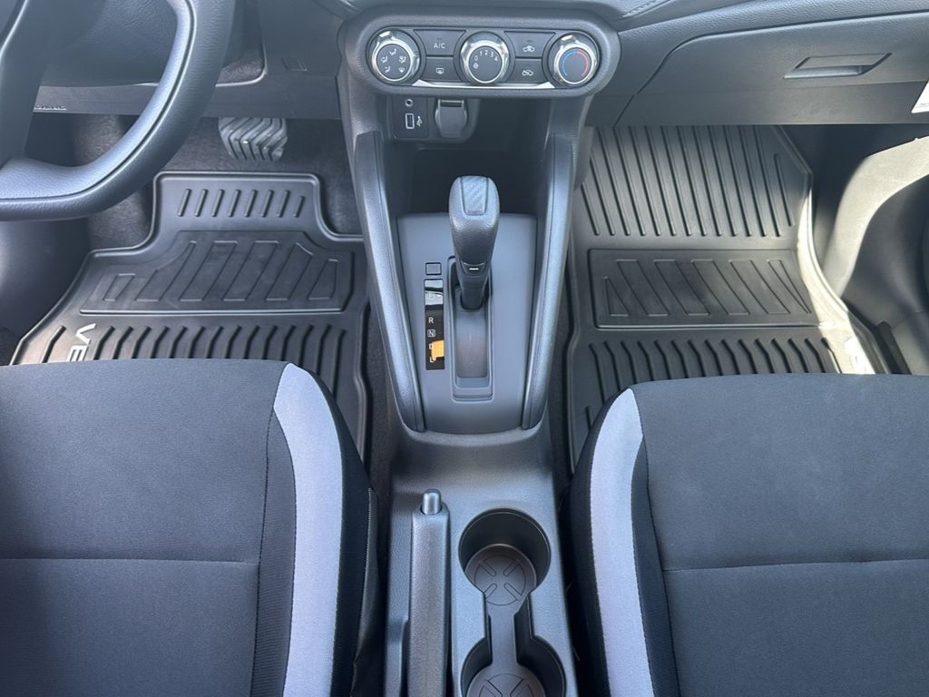 2025 Nissan Versa 1.6 S photo 17
