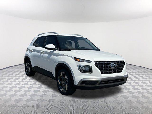 2025 Hyundai Venue SEL photo 2