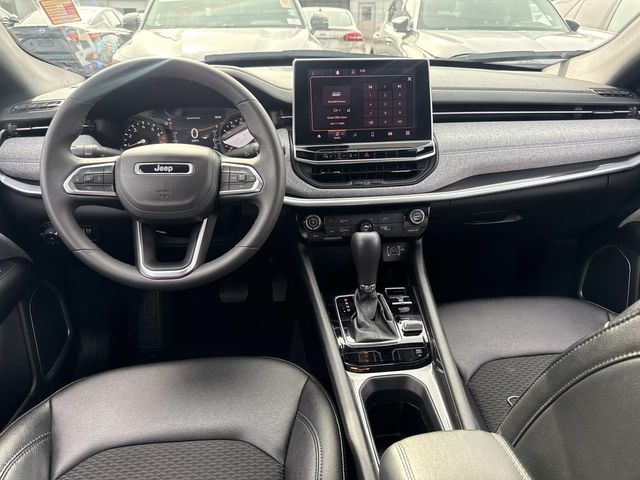 2024 Jeep Compass Latitude photo 11