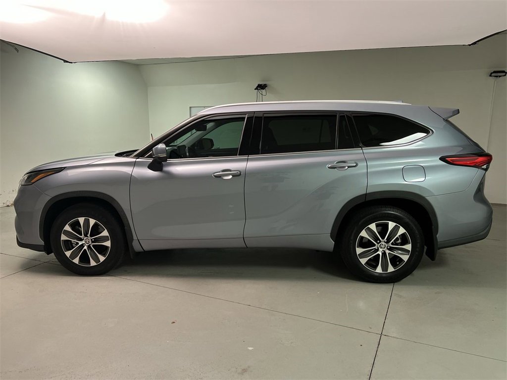 2021 Toyota Highlander XLE photo 5