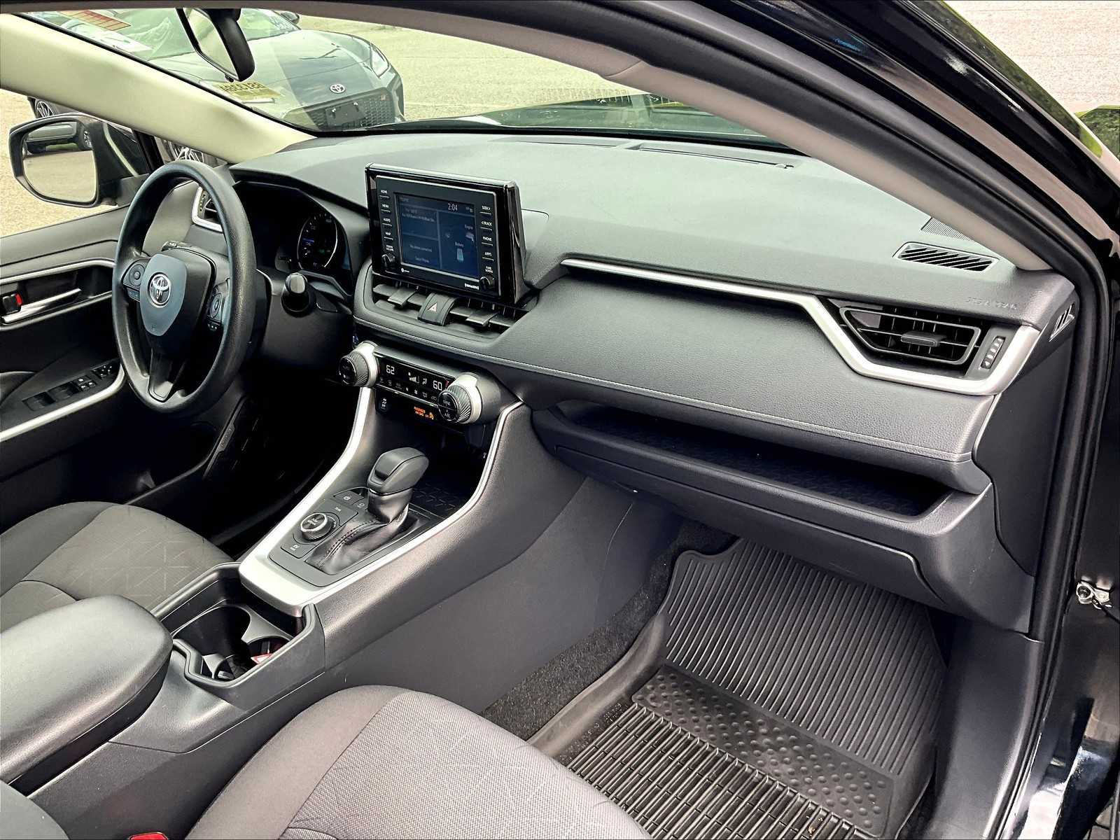 2021 Toyota RAV4 XLE photo 14
