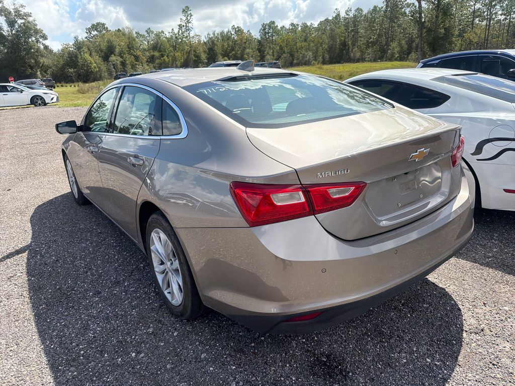 2024 Chevrolet Malibu 1LT photo 2