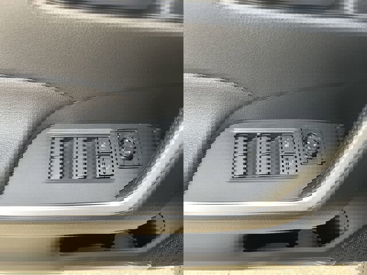 2025 Toyota RAV4 Hybrid LE photo 13