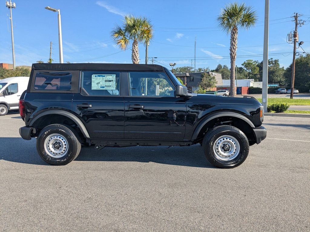 2025 Ford Bronco Base photo 3
