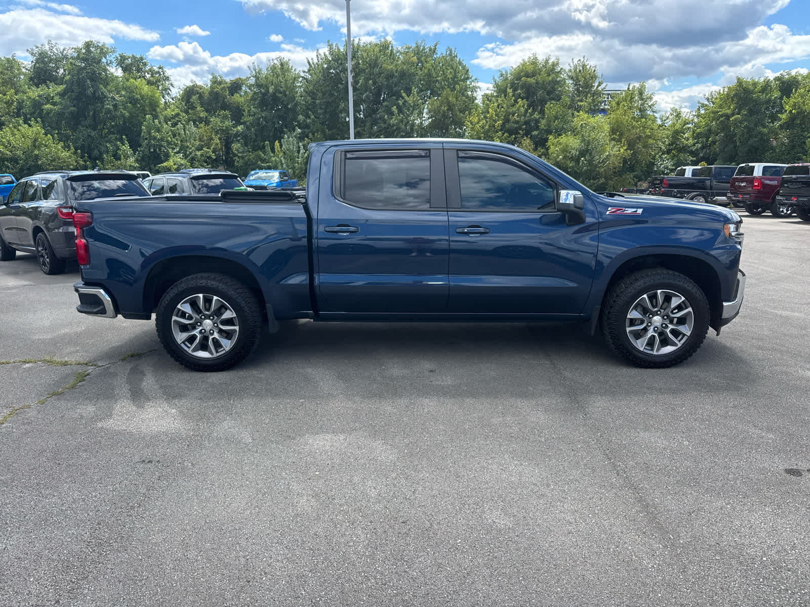 2022 Chevrolet Silverado 1500 LT photo 4