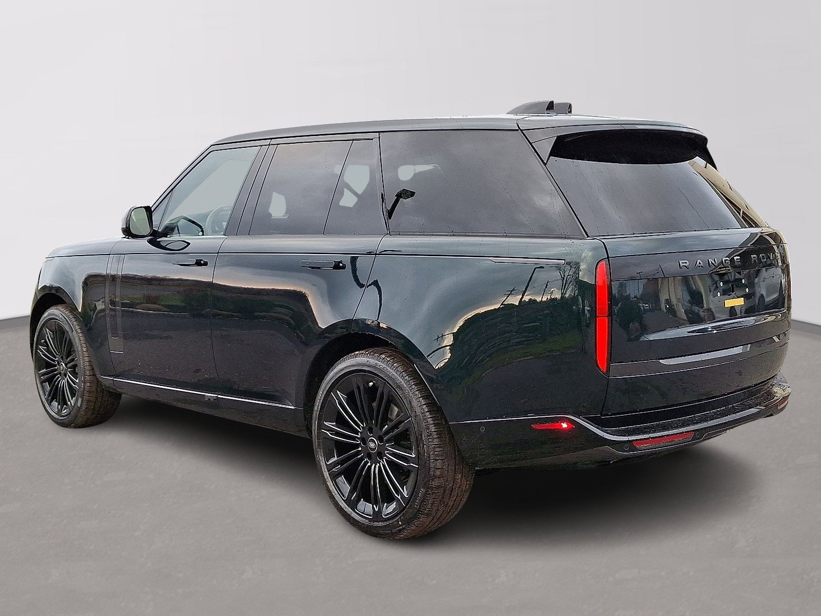2025 Land Rover Range Rover SE photo 3