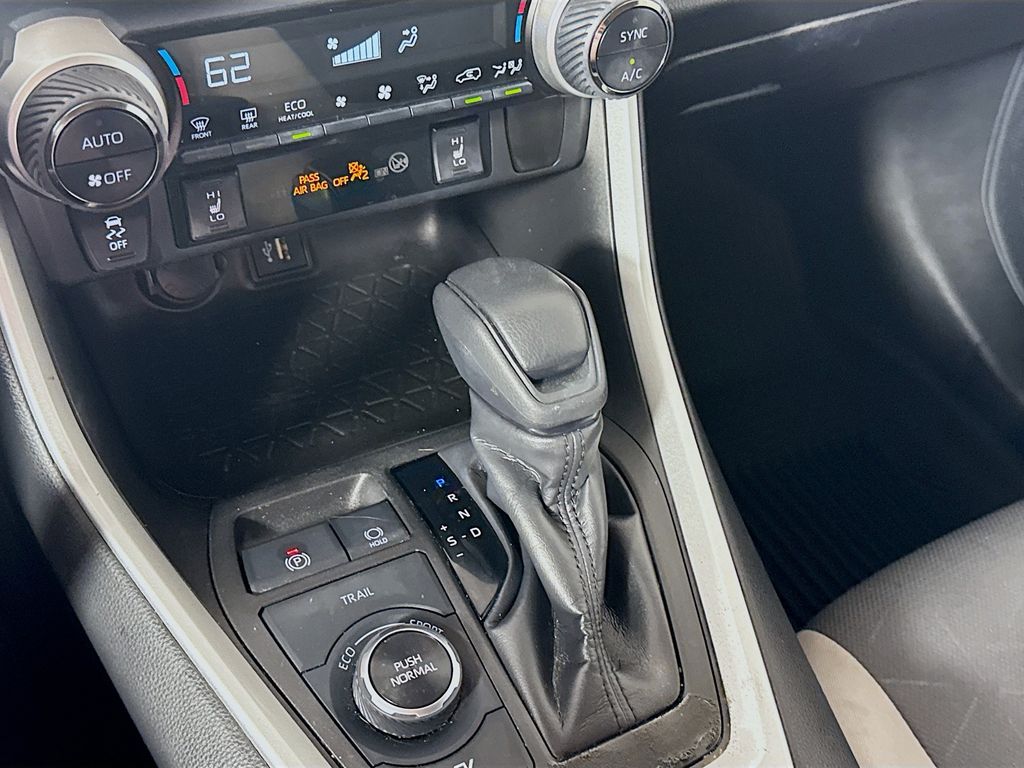 2023 Toyota RAV4 Hybrid XLE photo 15