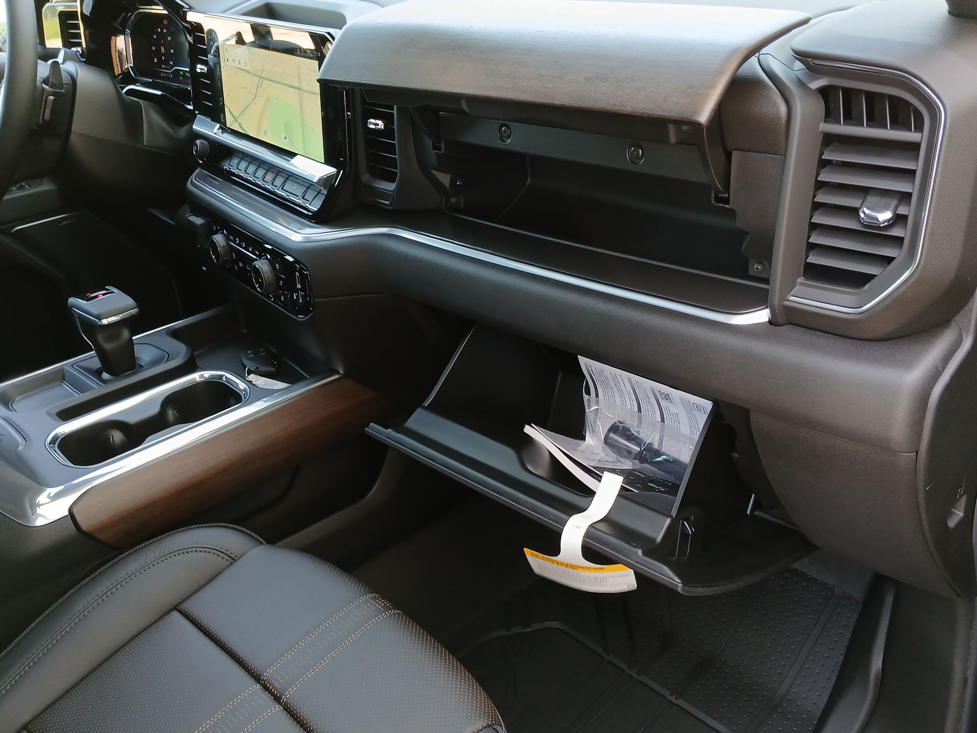 2025 Chevrolet Silverado High Country photo 20