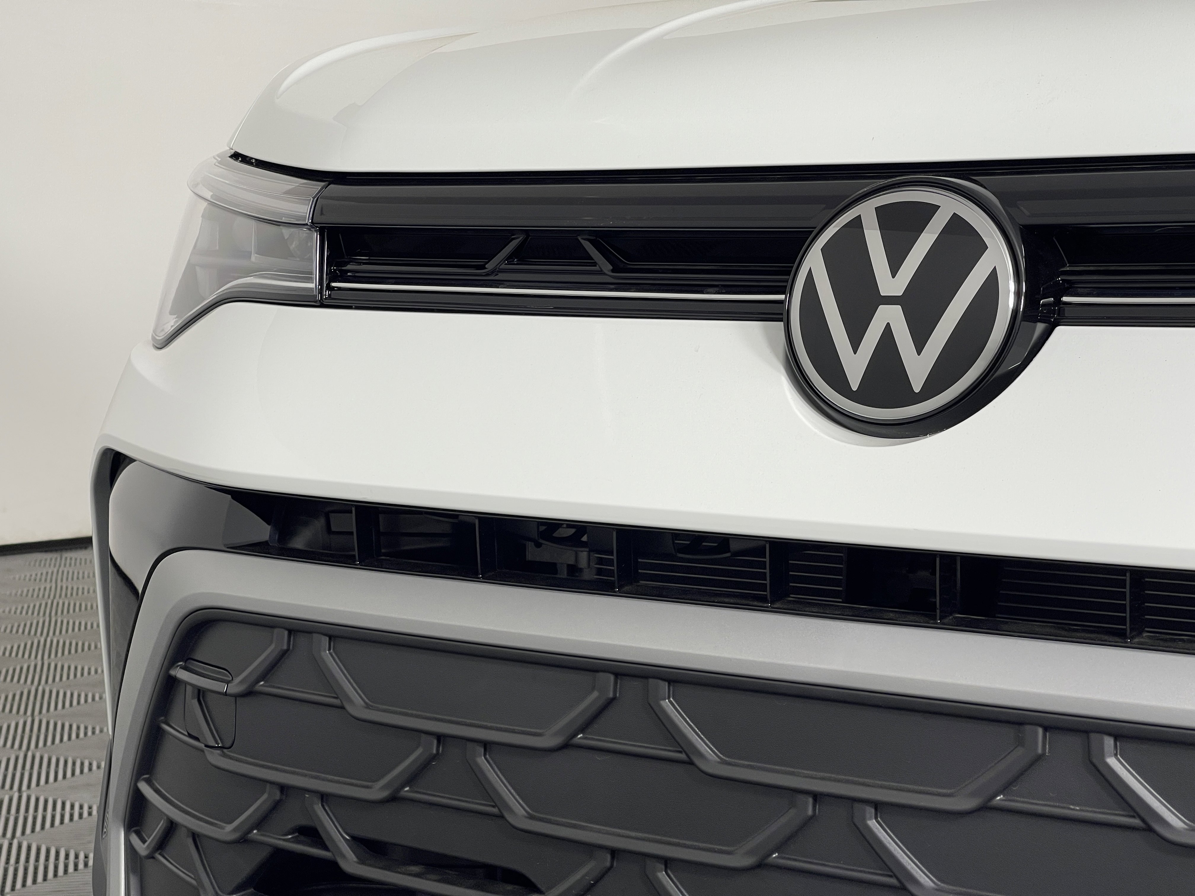 2025 Volkswagen Taos S photo 3