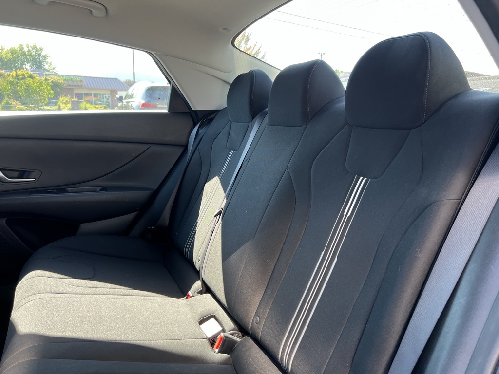 2022 Hyundai Elantra SEL photo 25