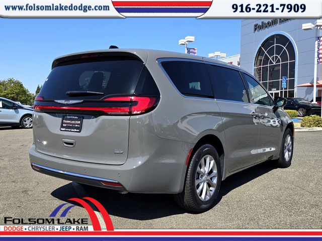 2025 Chrysler Pacifica photo 4